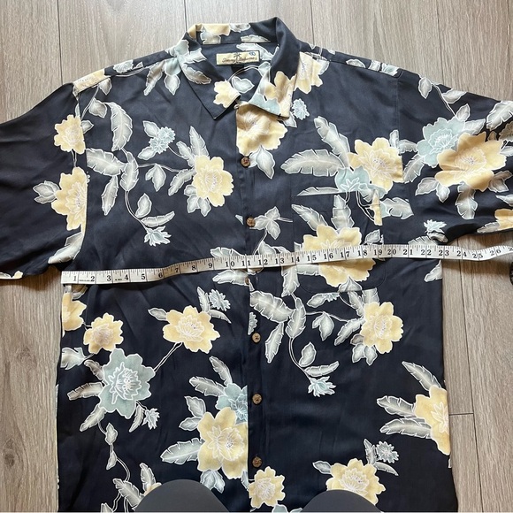 Mens Tommy Bahama Floral Hawaiian Camp Shirt Size Medium 100% Silk Short Sleeve - Picture 4 of 7